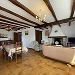 Nyaraló Mendiko-lorea *
